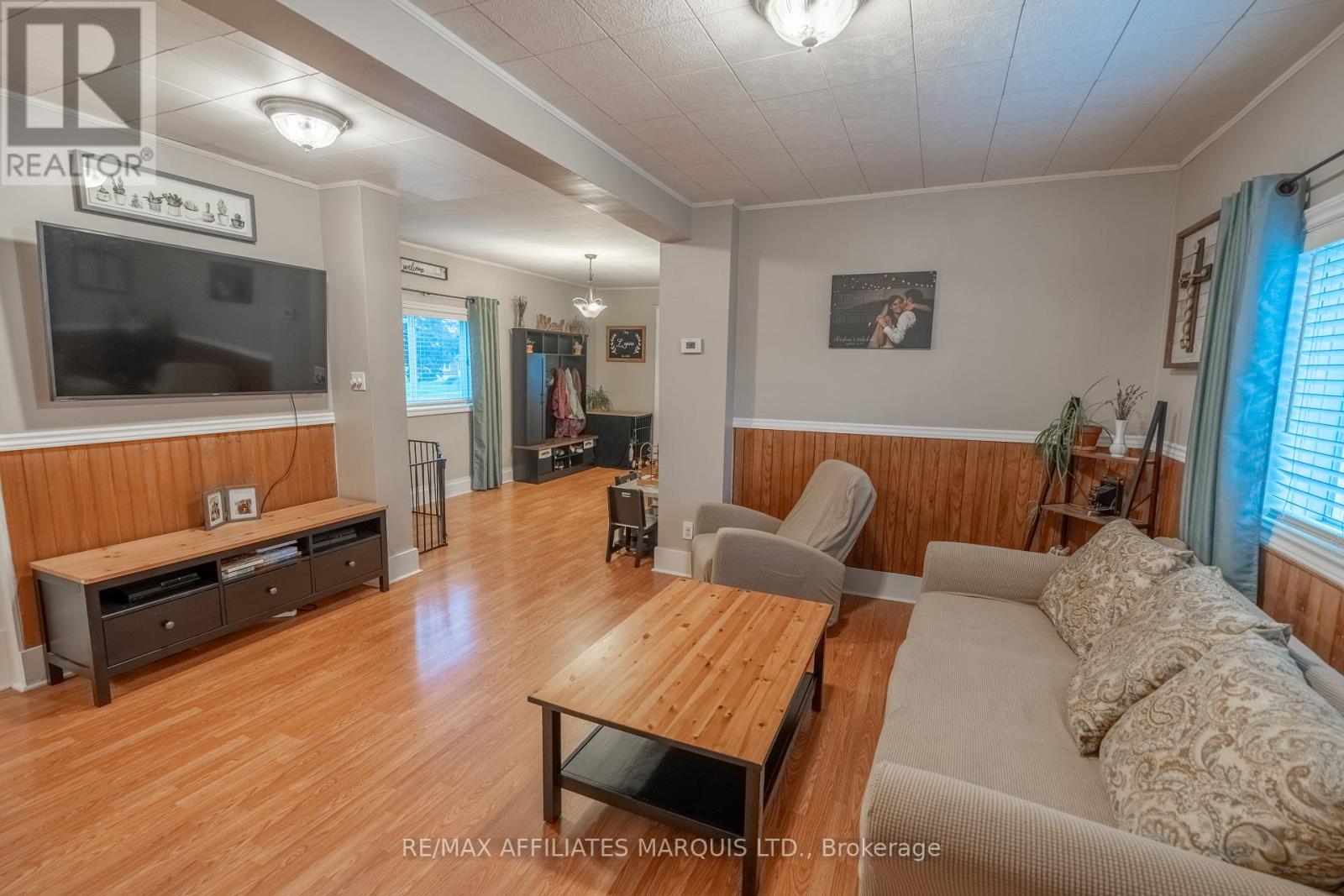 311 Fourth Street W Property Photo 11