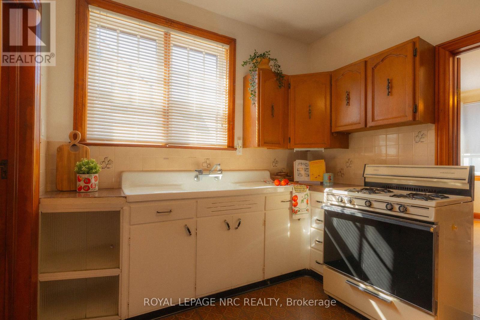 56 Lyons Avenue Property Photo 8