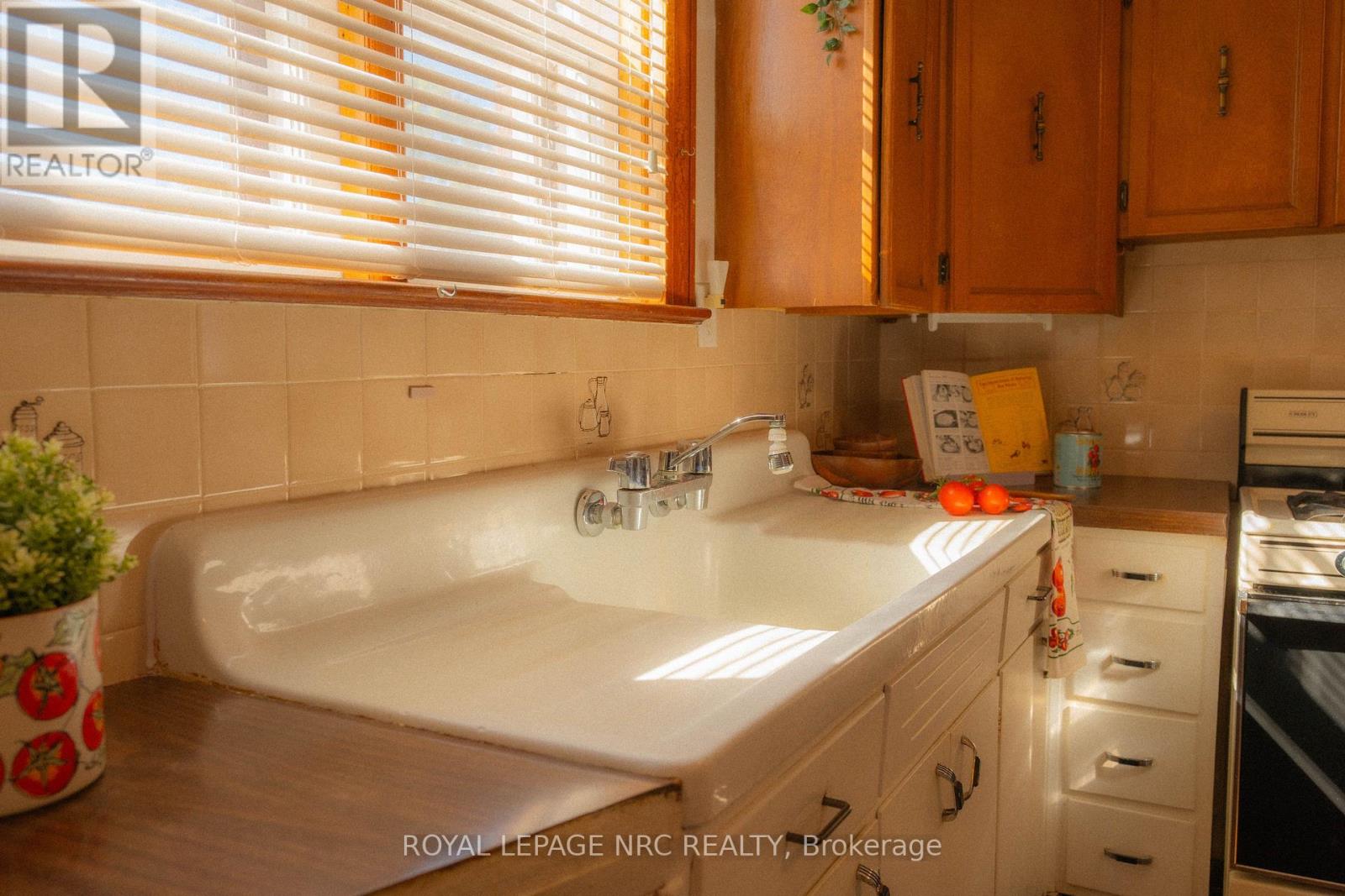 56 Lyons Avenue Property Photo 9