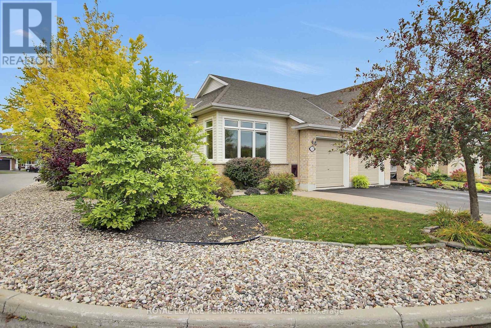 522 Silverbell Crescent Property Photo 4