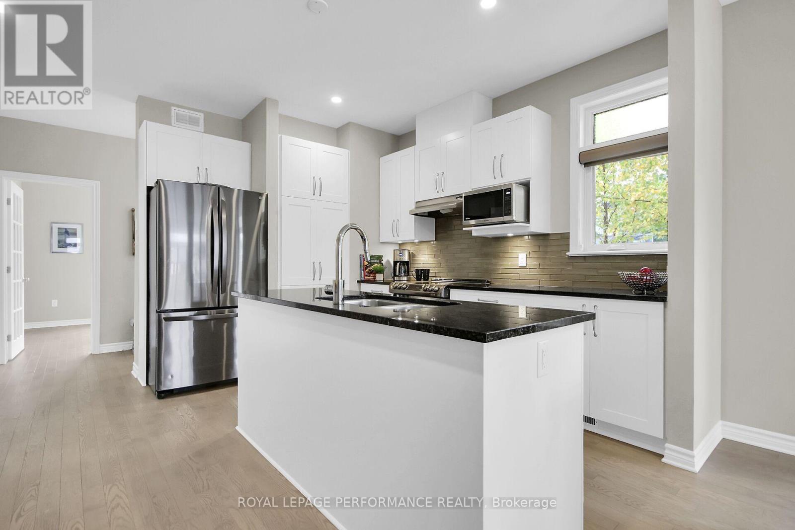 522 Silverbell Crescent Property Photo 8