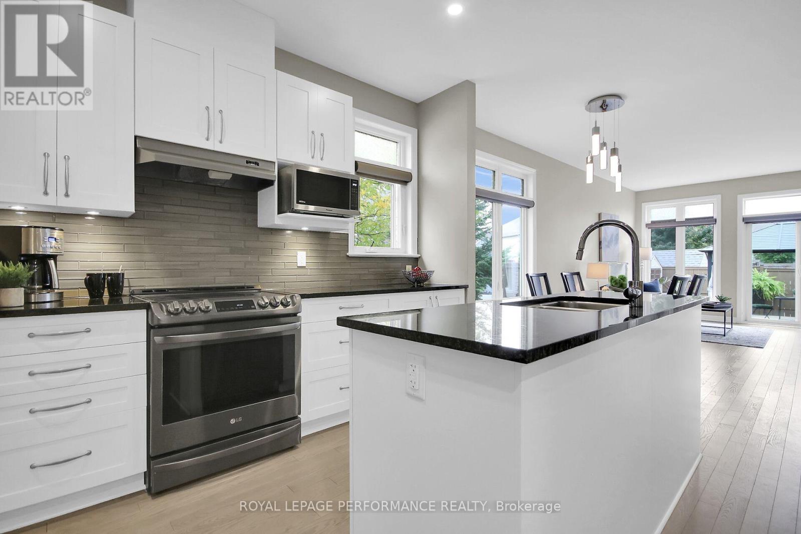 522 Silverbell Crescent Property Photo 10
