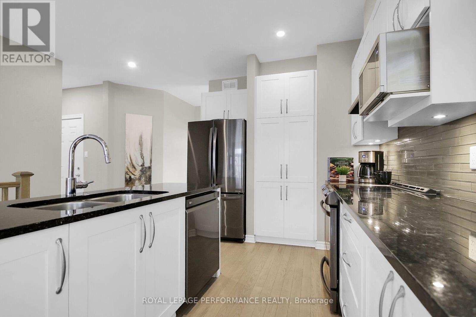 522 Silverbell Crescent Property Photo 11