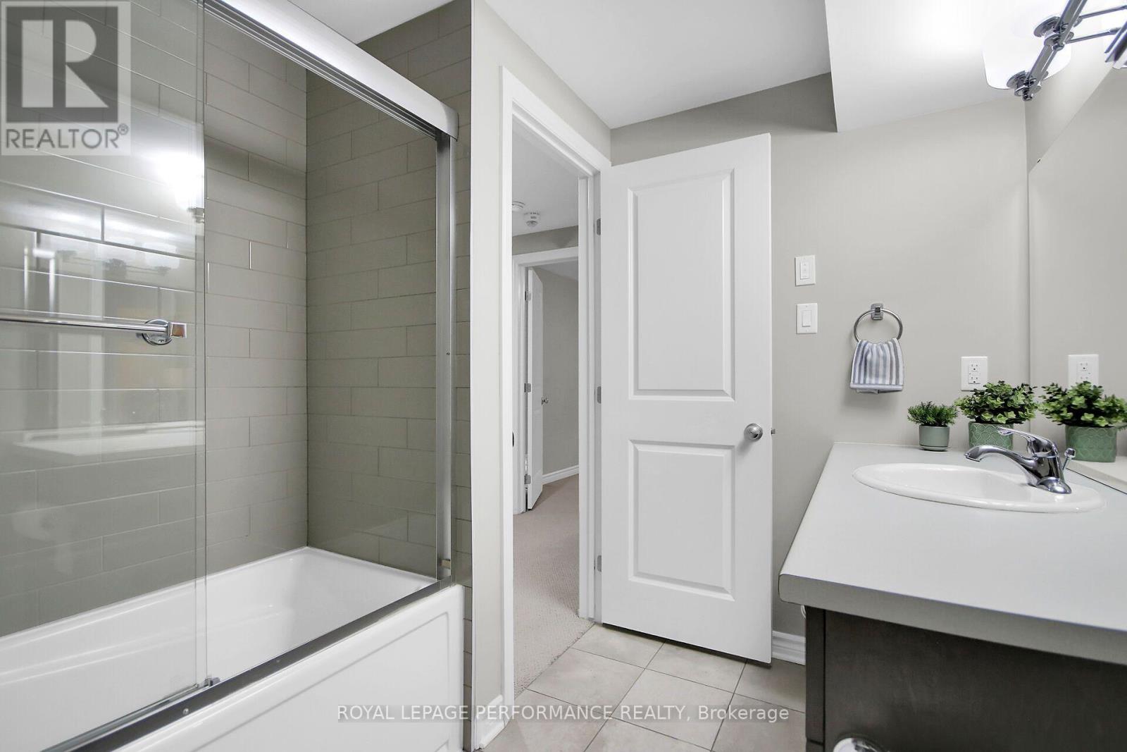 522 Silverbell Crescent Property Photo 31