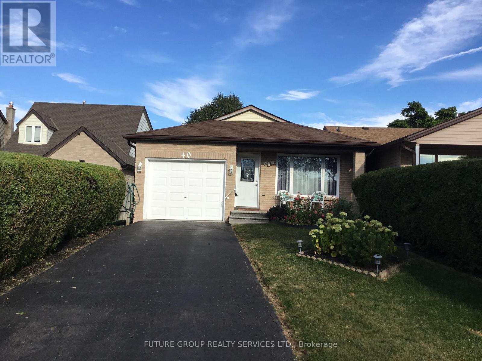 40 LYTON CRESCENT Property Photo 1