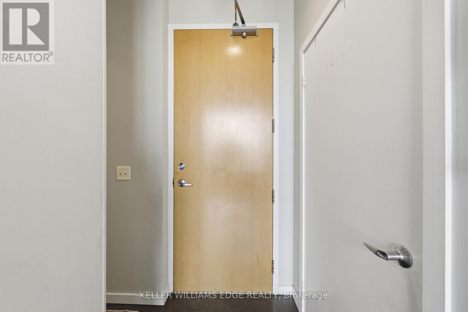 307 - 410 King Street W Property Photo 3