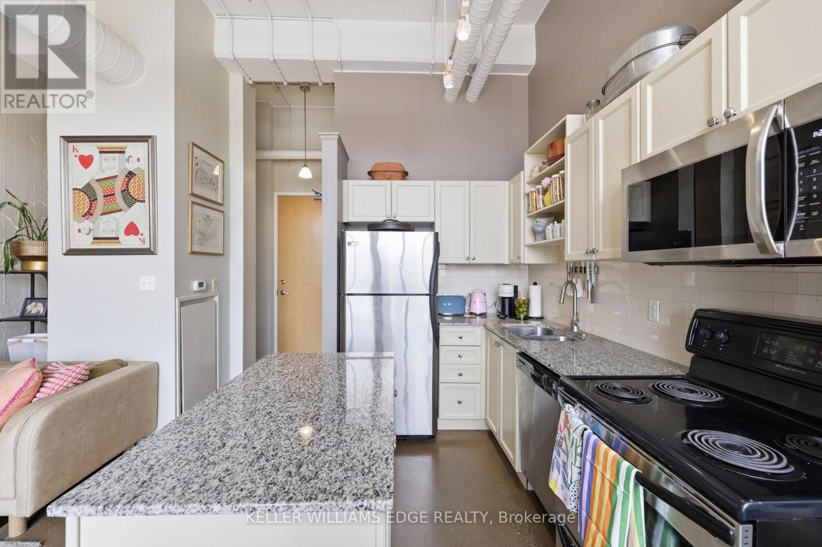 307 - 410 King Street W Property Photo 12