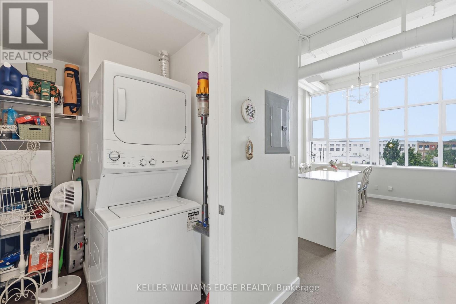 307 - 410 King Street W Property Photo 17