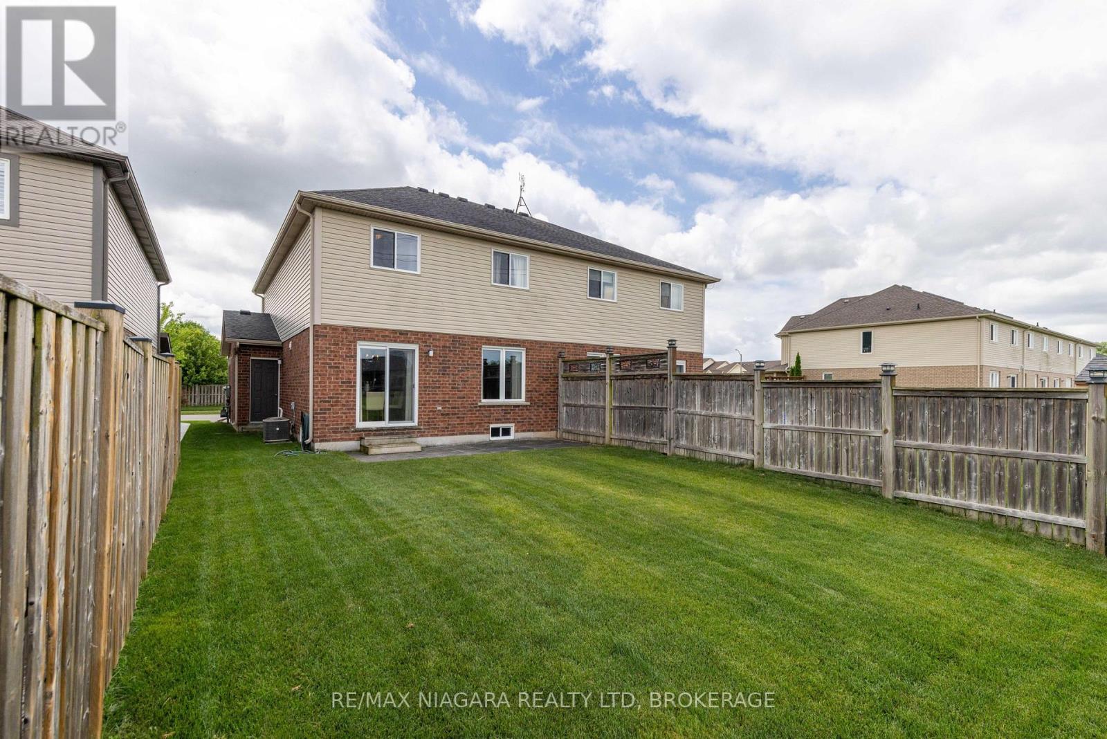 8625 Upper Canada Drive Property Photo 2