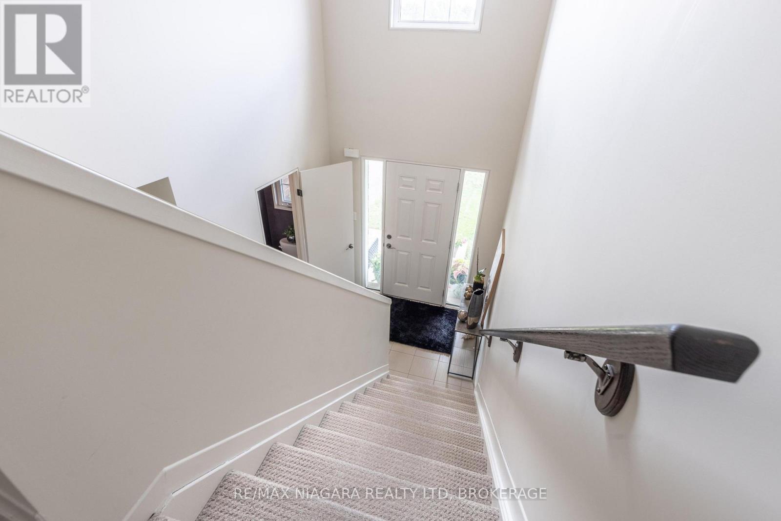 8625 Upper Canada Drive Property Photo 15
