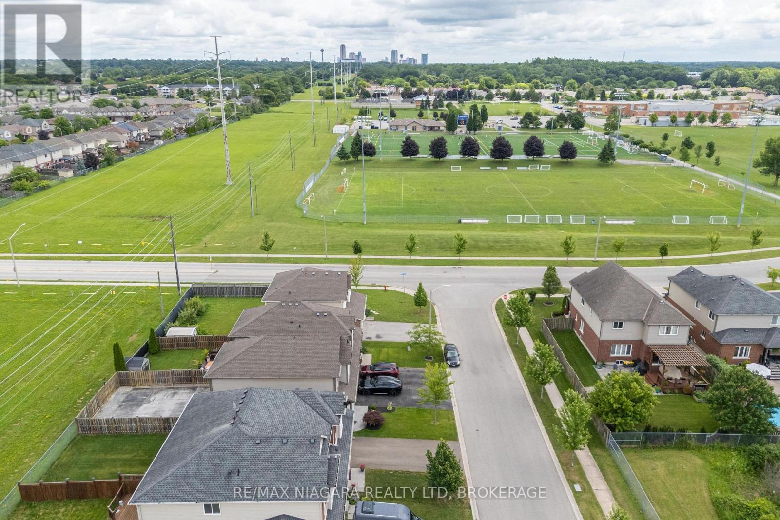 8625 Upper Canada Drive Property Photo 25