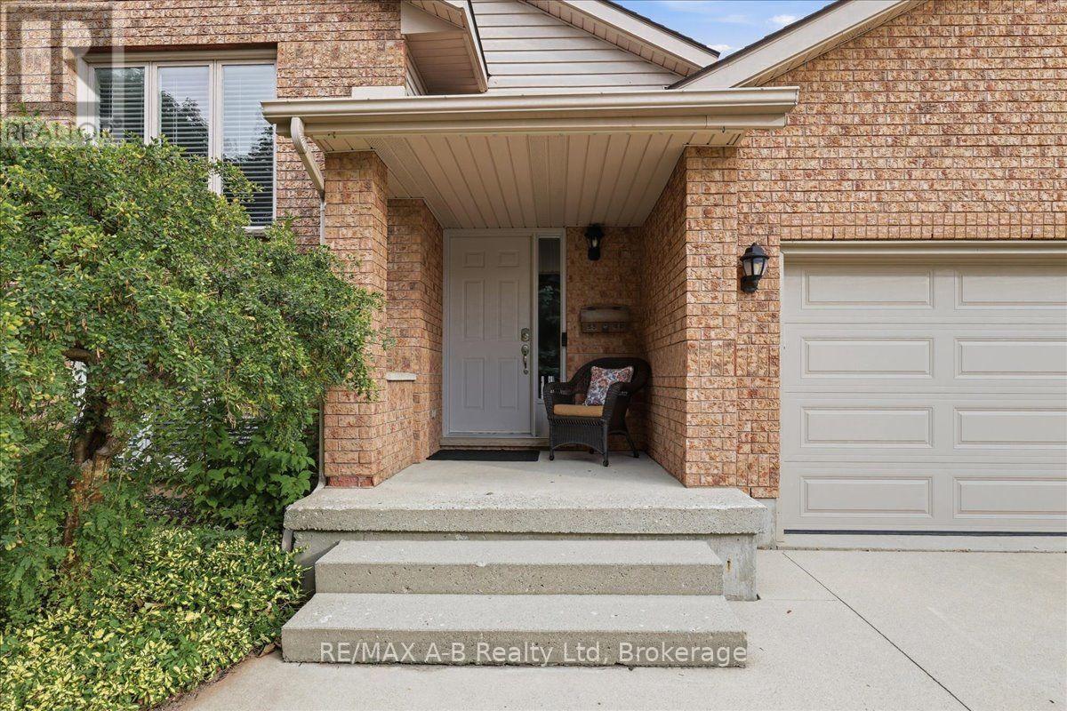 194 Norwood Court Property Photo 3