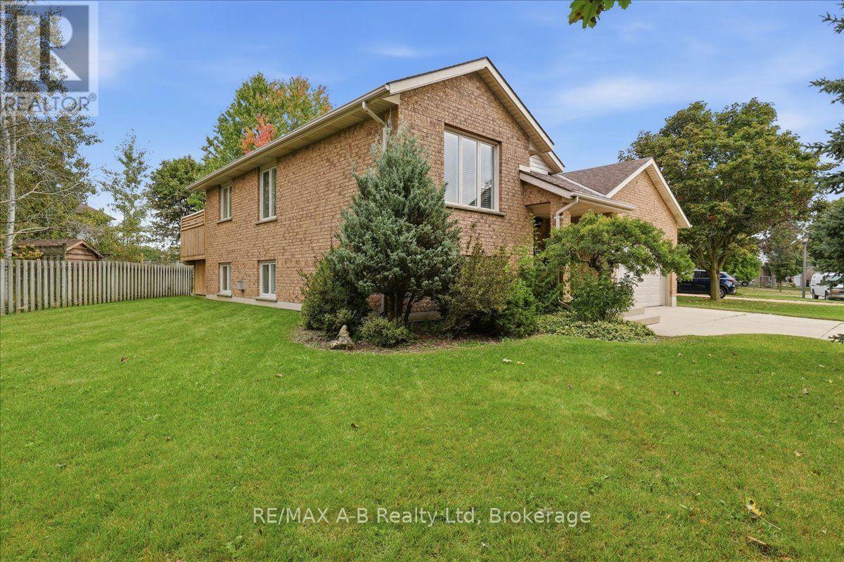 194 Norwood Court Property Photo 4