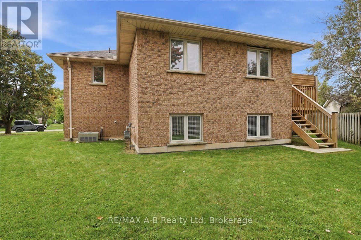 194 Norwood Court Property Photo 6