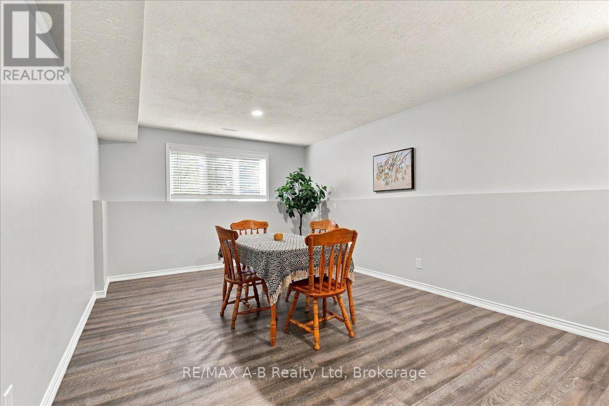 194 Norwood Court Property Photo 28