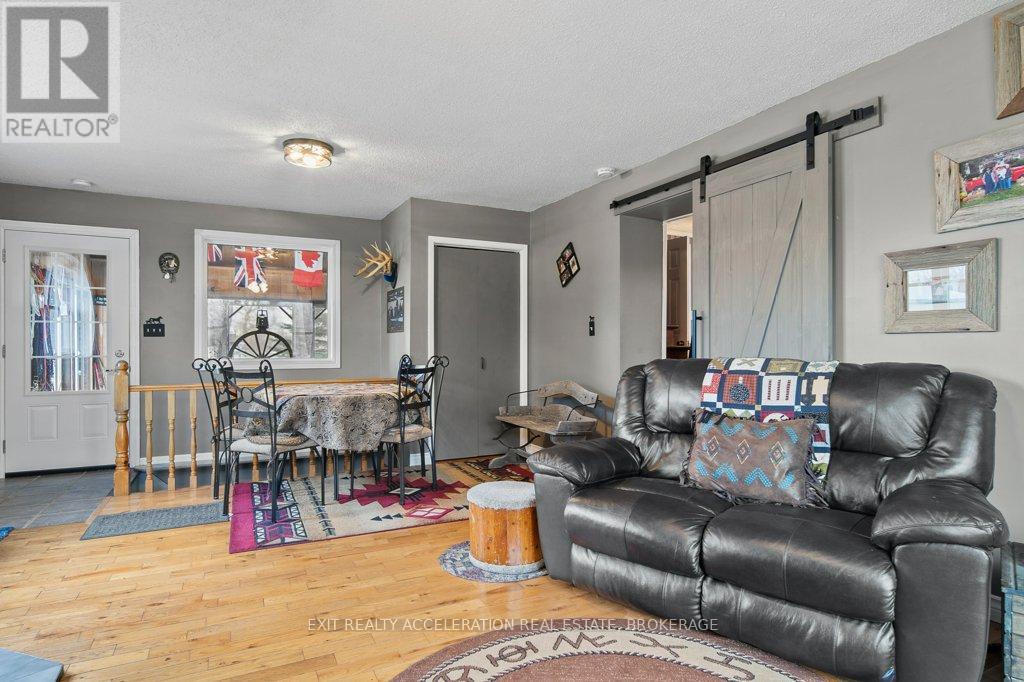 1125 County Rd 1 E Property Photo 9
