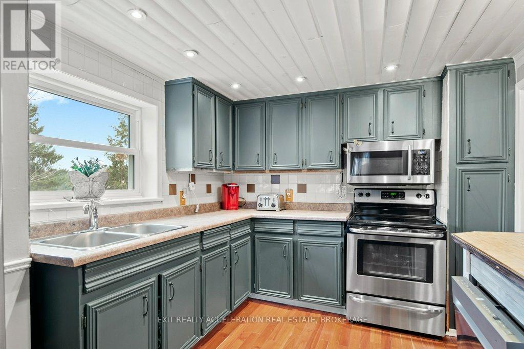 1125 County Rd 1 E Property Photo 14
