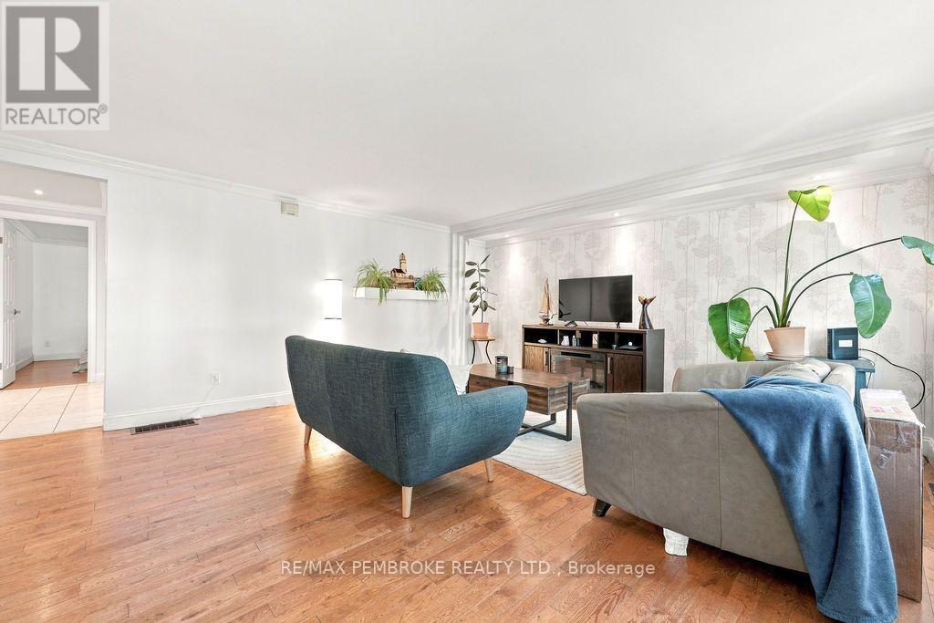 397 Trafalgar Road Property Photo 4