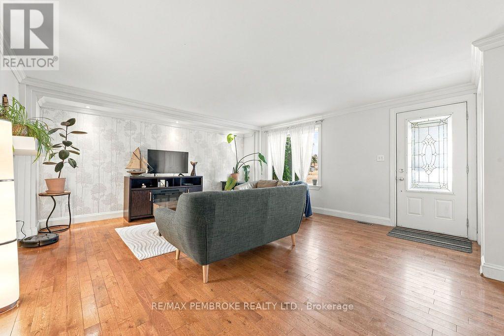397 Trafalgar Road Property Photo 5