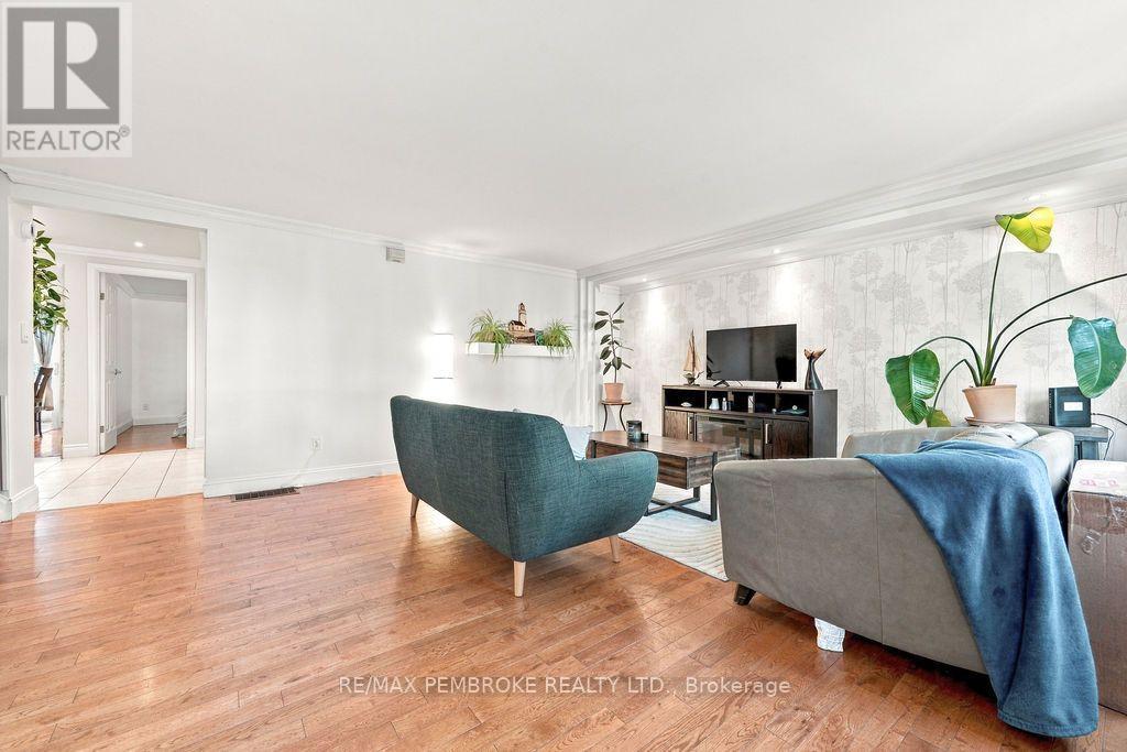 397 Trafalgar Road Property Photo 8