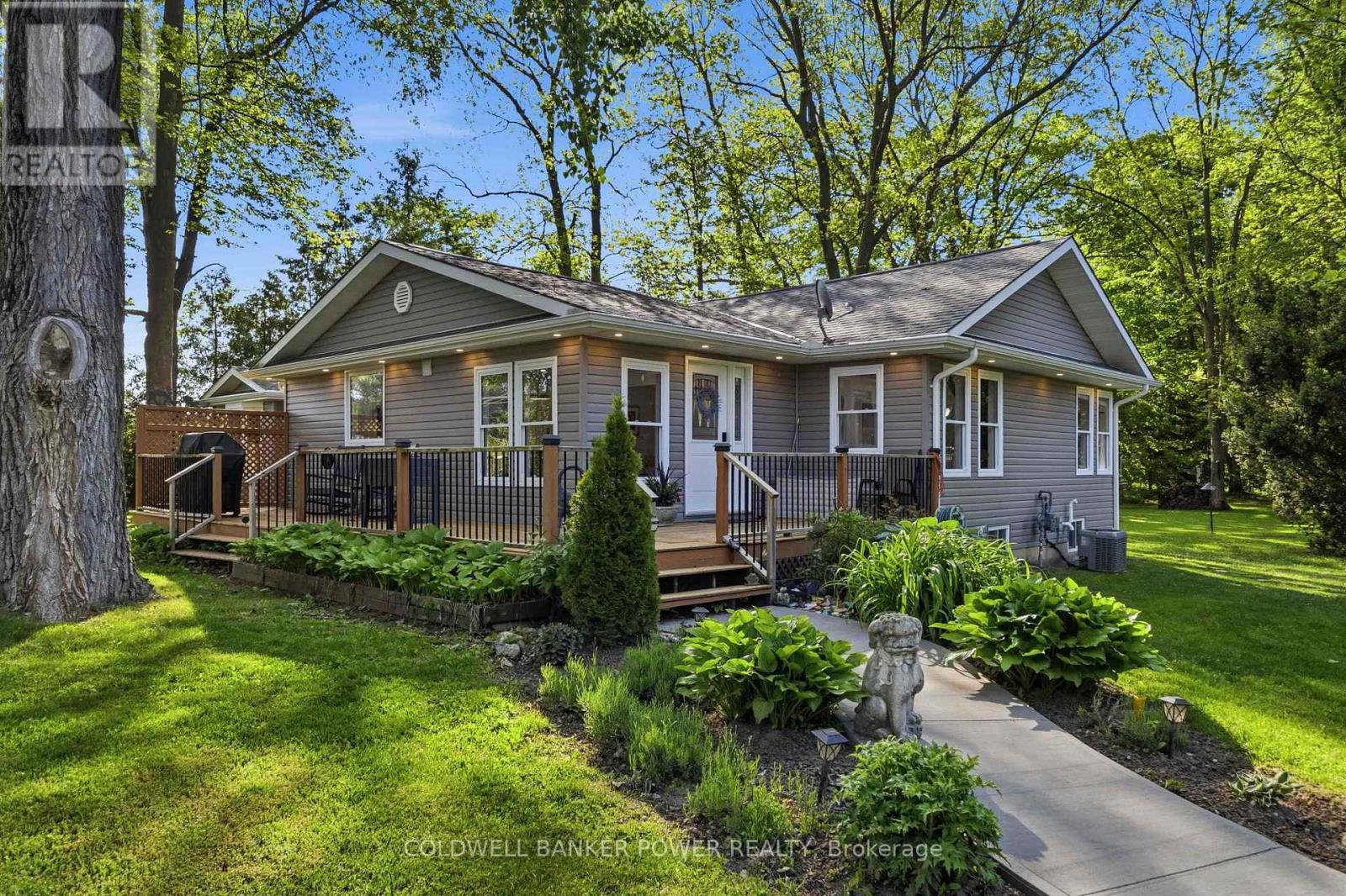26041 Queens Line Property Photo 3