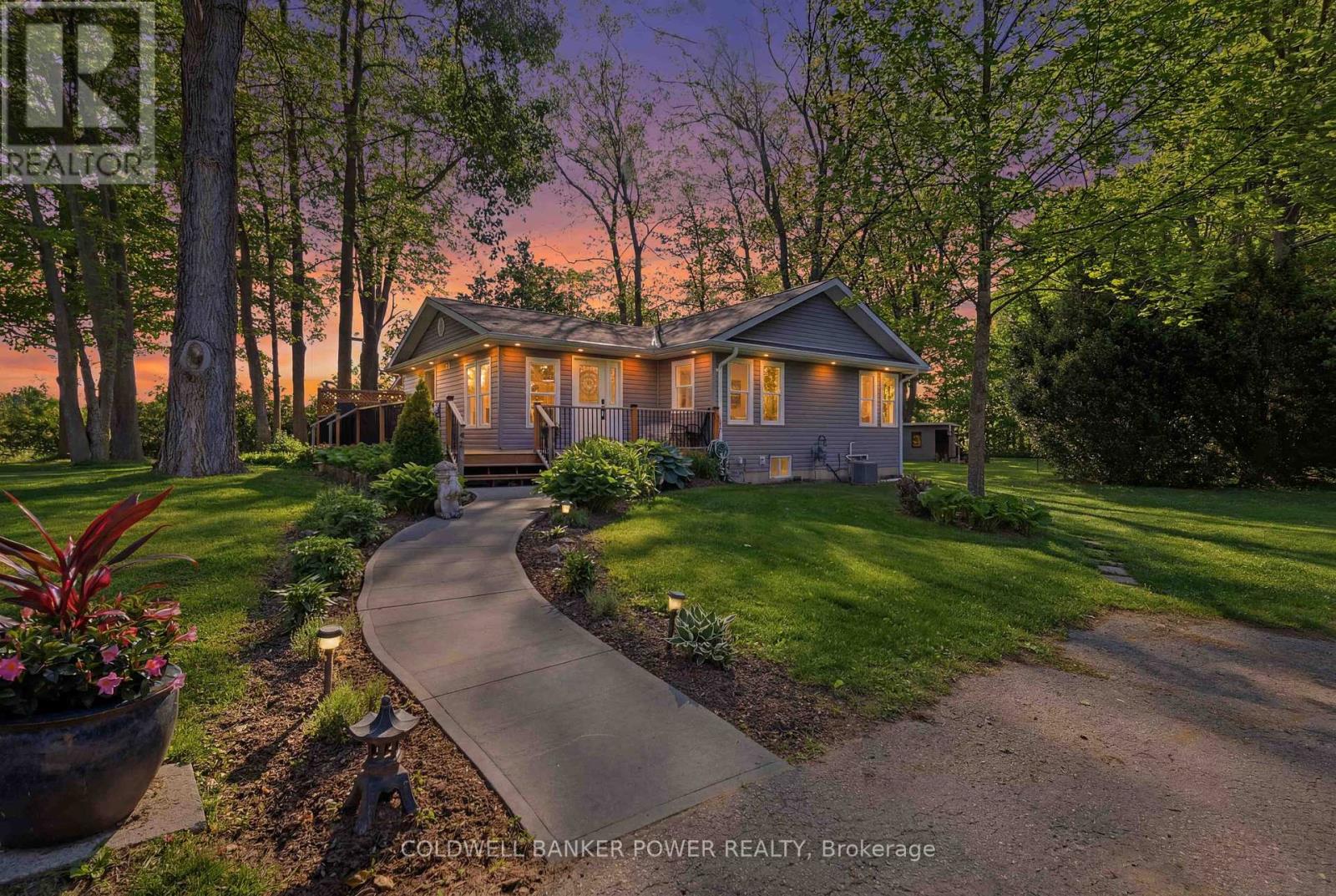26041 Queens Line Property Photo 4