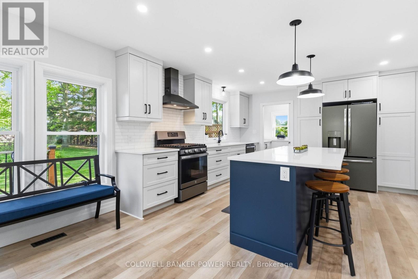 26041 Queens Line Property Photo 8