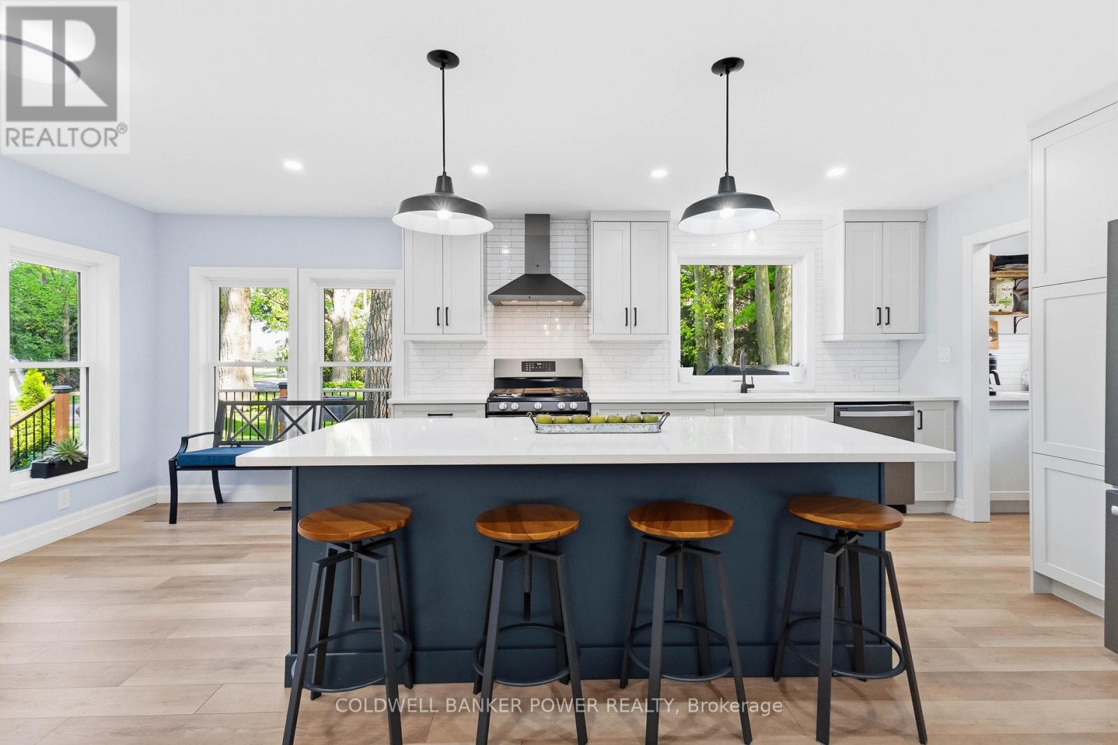 26041 Queens Line Property Photo 11