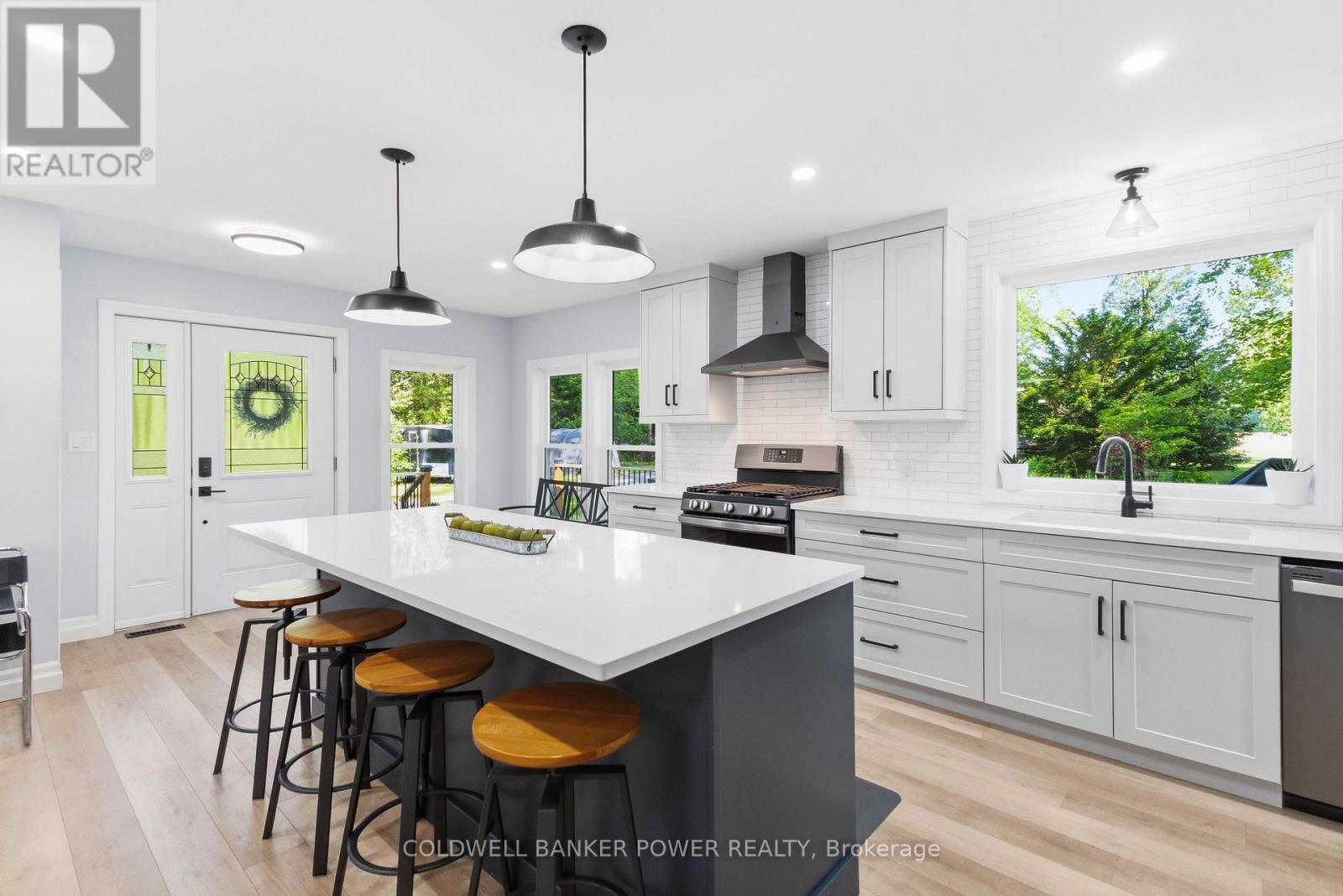 26041 Queens Line Property Photo 12