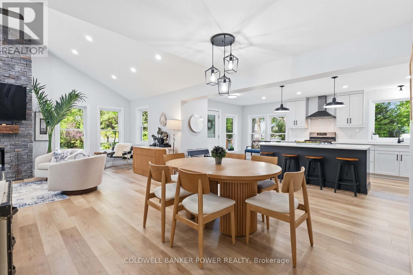 26041 Queens Line Property Photo 15