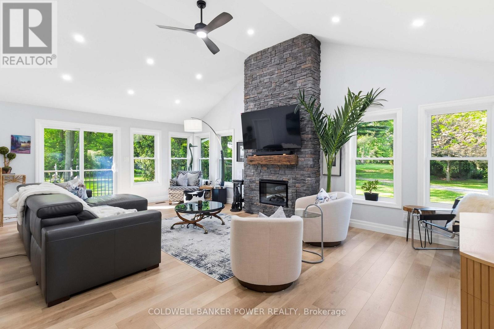 26041 Queens Line Property Photo 17
