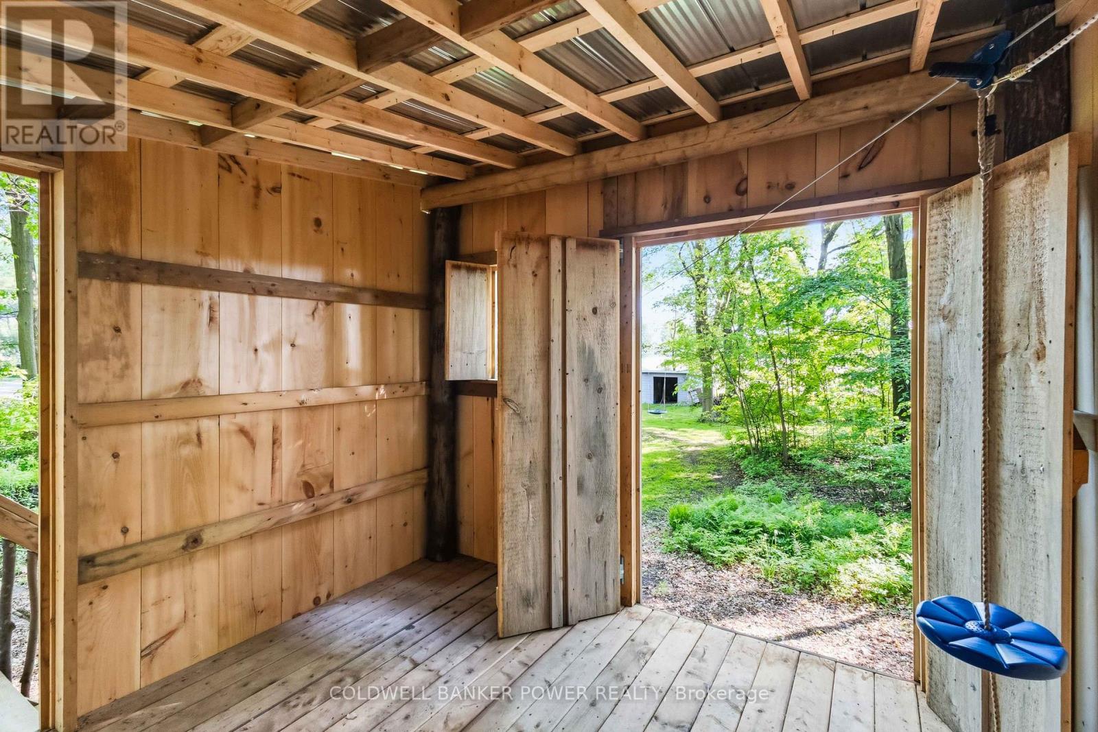 26041 Queens Line Property Photo 44