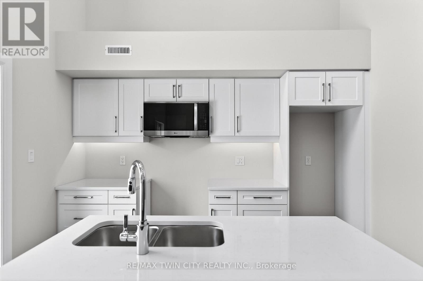 45 - 3202 Vivian Line Property Photo 15