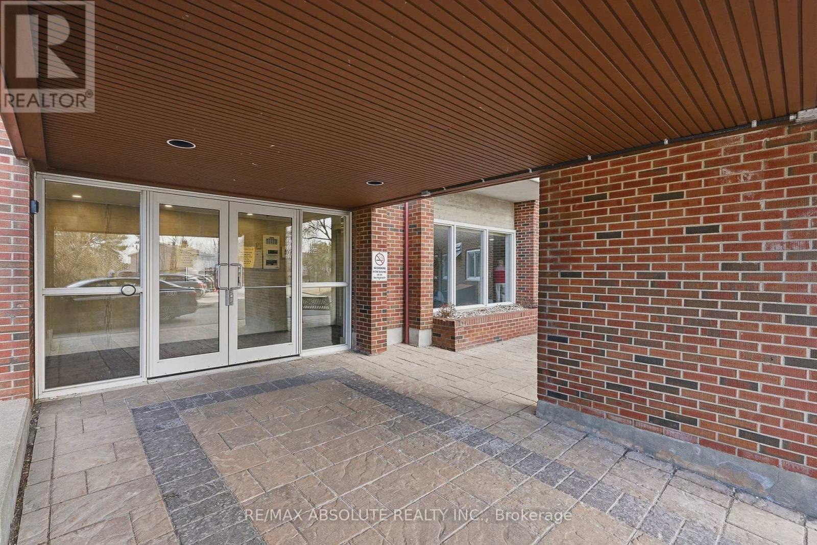1010 - 915 Elmsmere Road Property Photo 2
