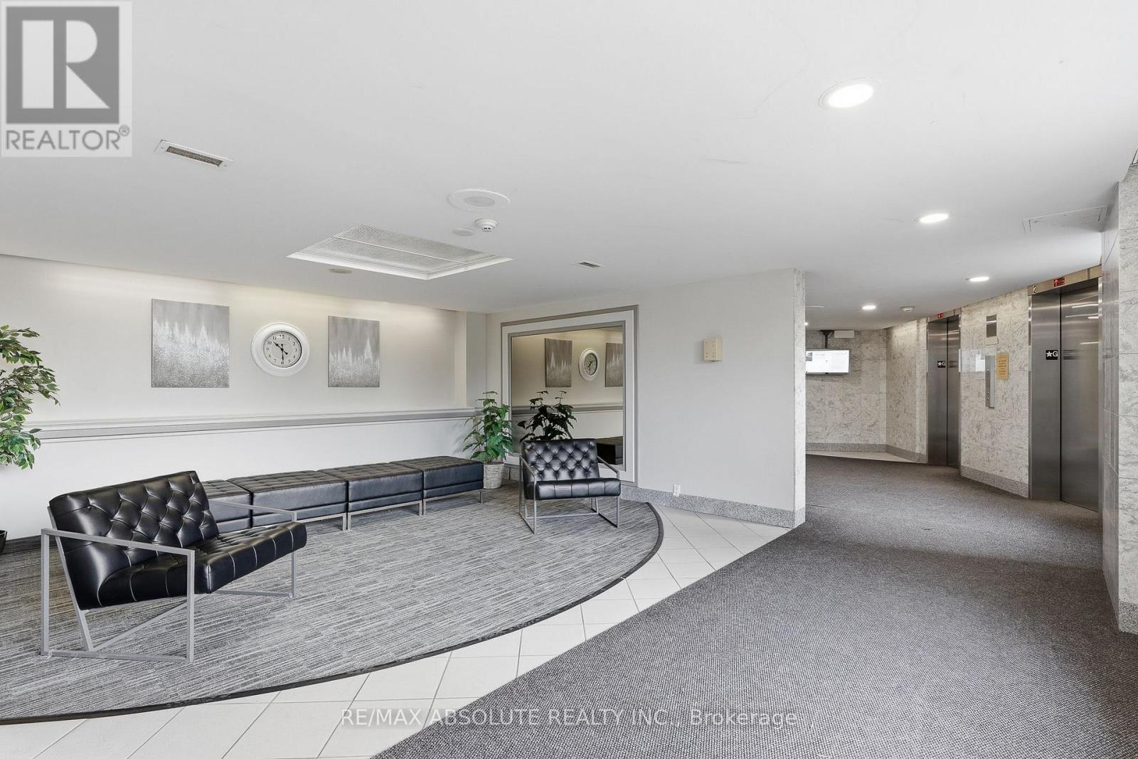 1010 - 915 Elmsmere Road Property Photo 3