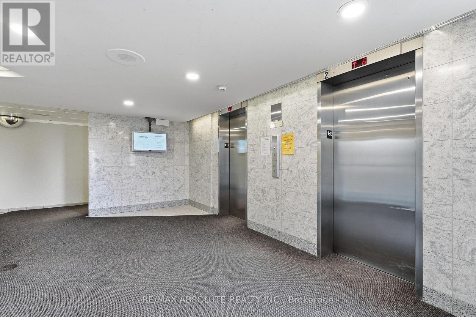 1010 - 915 Elmsmere Road Property Photo 4