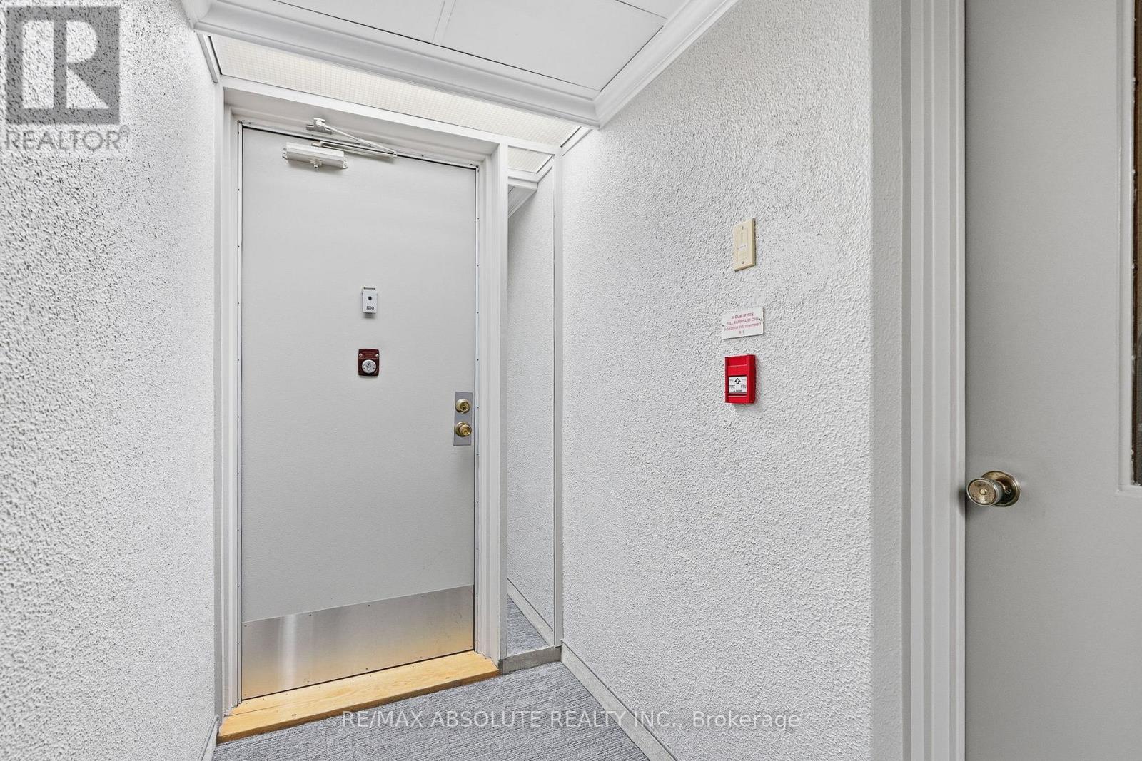 1010 - 915 Elmsmere Road Property Photo 6
