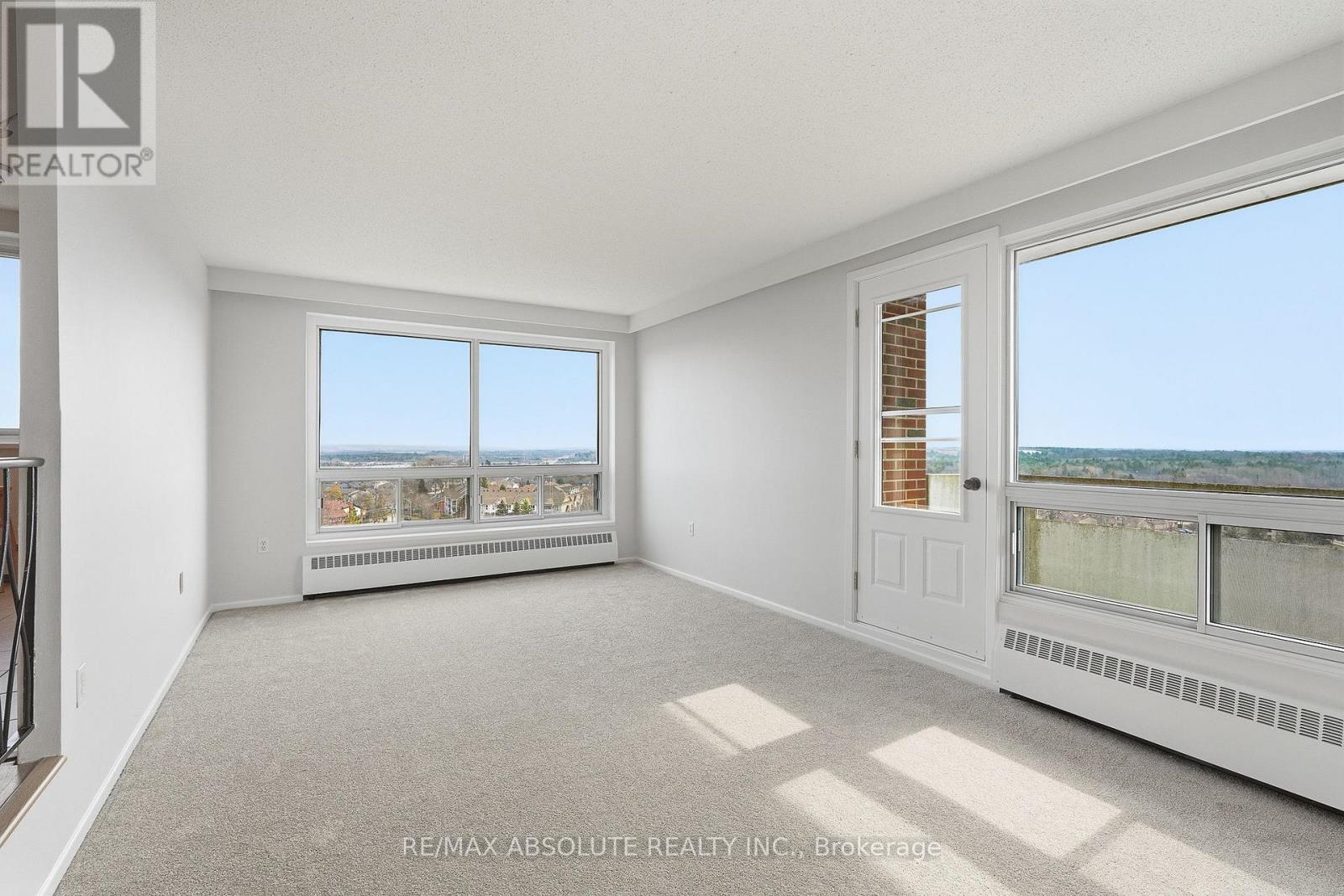 1010 - 915 Elmsmere Road Property Photo 7