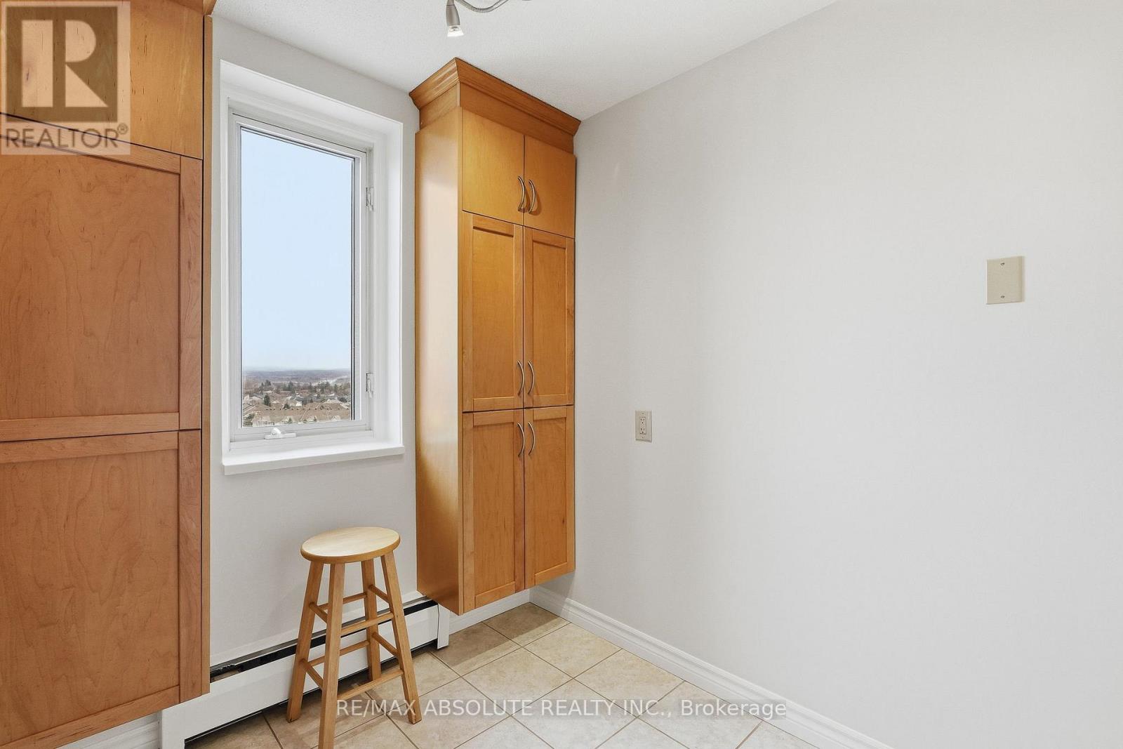 1010 - 915 Elmsmere Road Property Photo 15