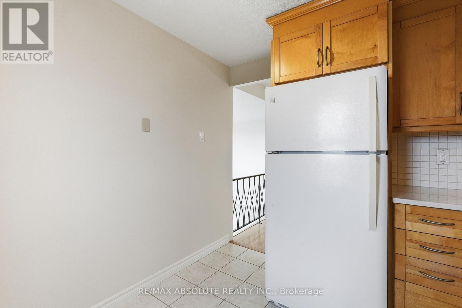 1010 - 915 Elmsmere Road Property Photo 17