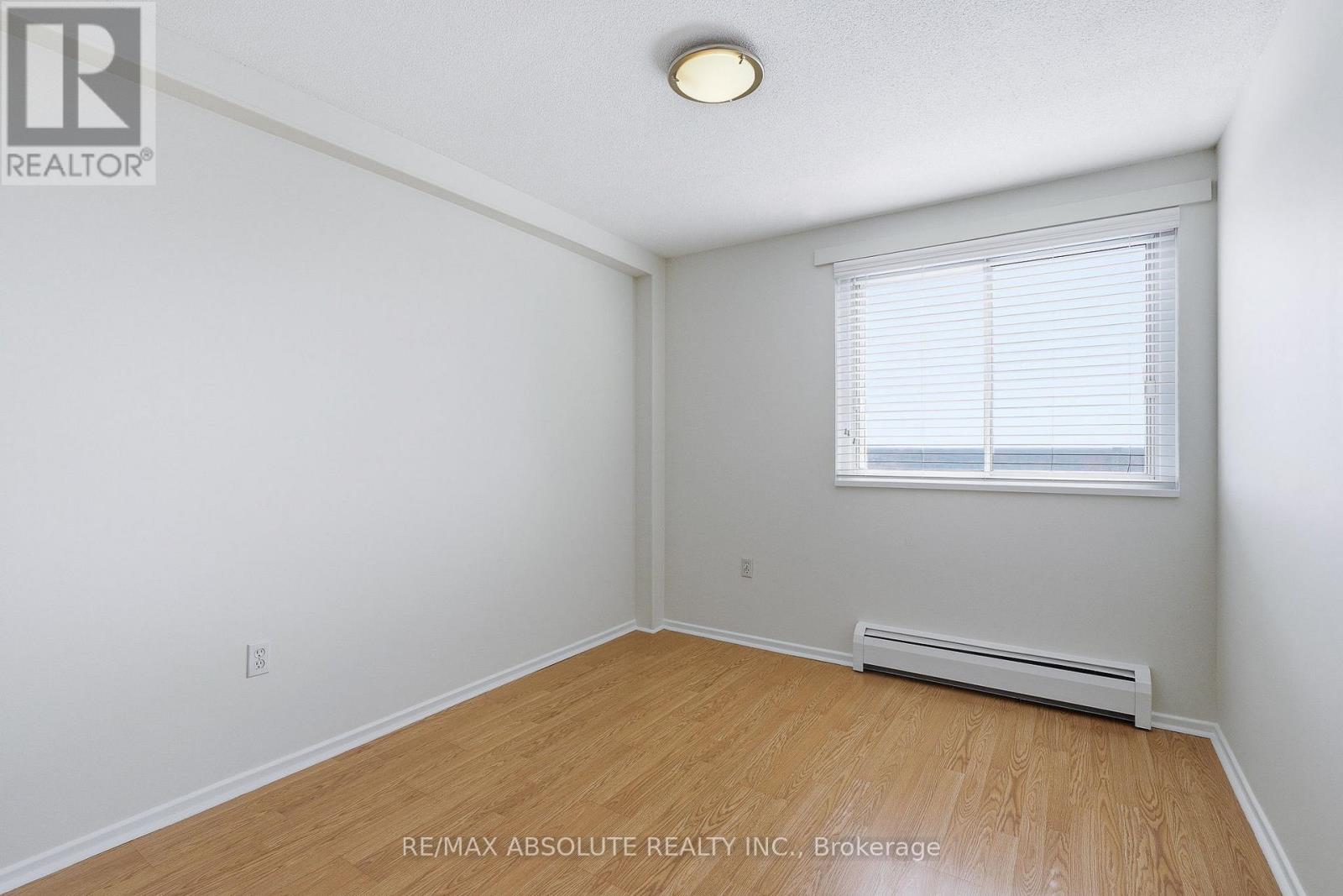 1010 - 915 Elmsmere Road Property Photo 18