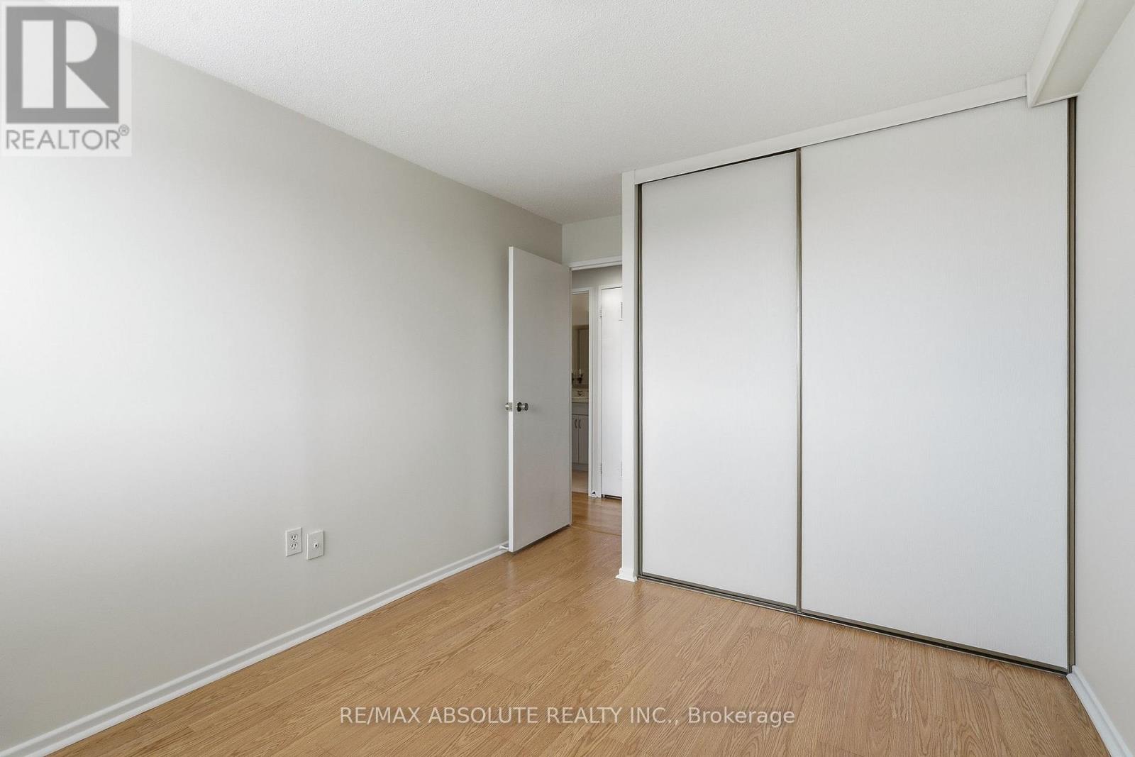 1010 - 915 Elmsmere Road Property Photo 19