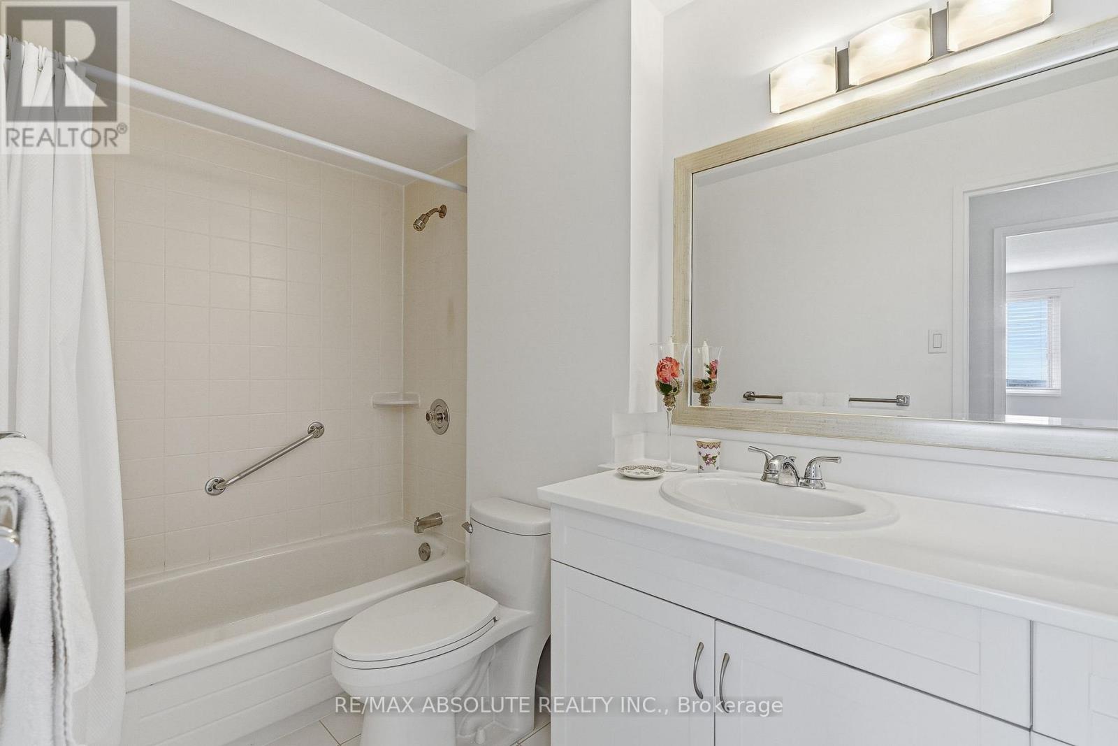 1010 - 915 Elmsmere Road Property Photo 20