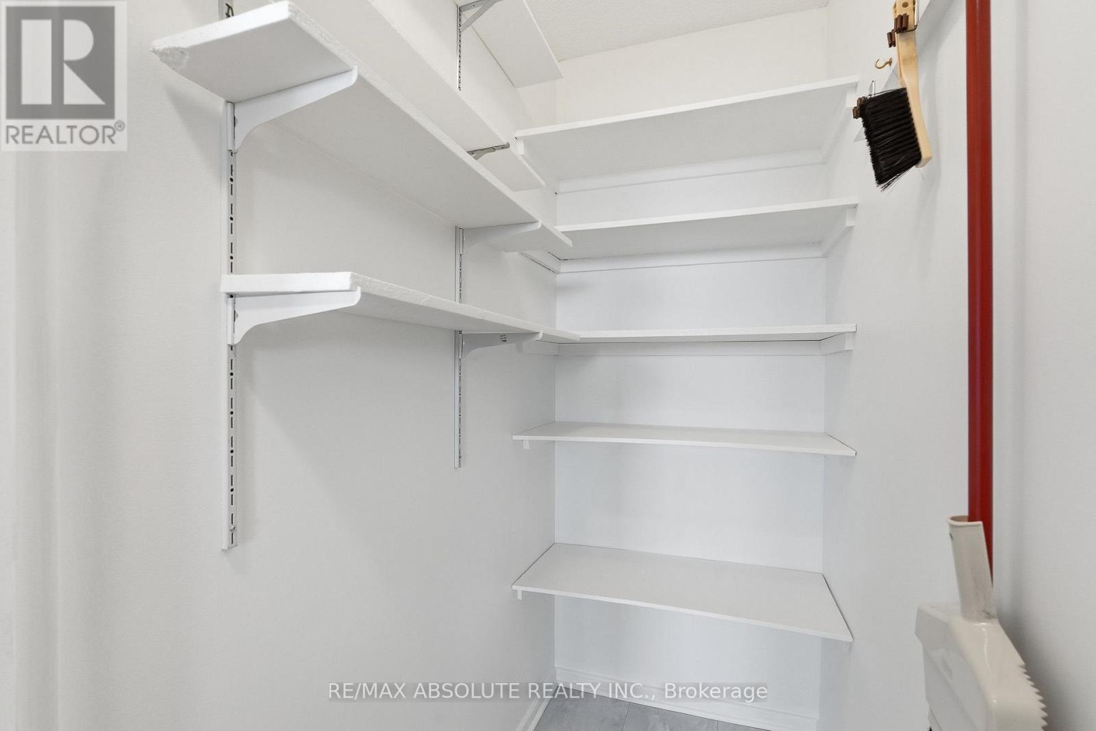 1010 - 915 Elmsmere Road Property Photo 23