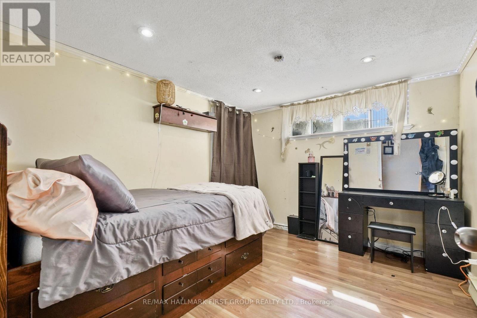 19 Halstead Road Property Photo 29