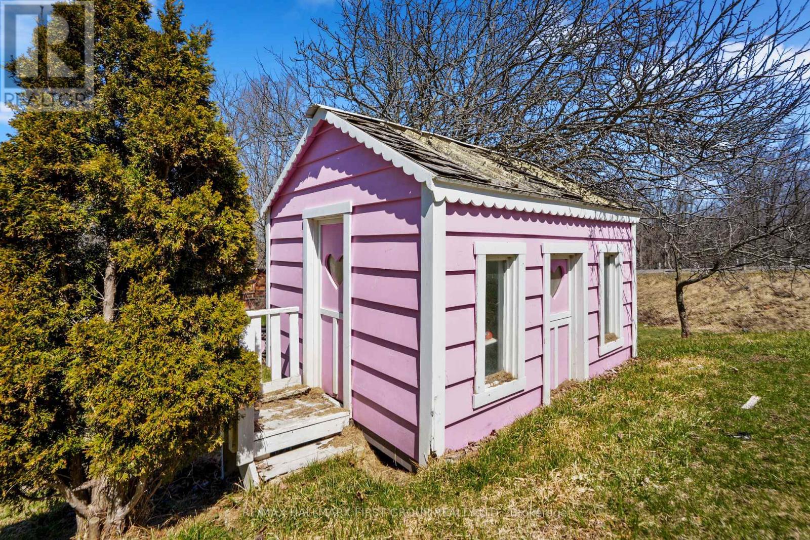19 Halstead Road Property Photo 38