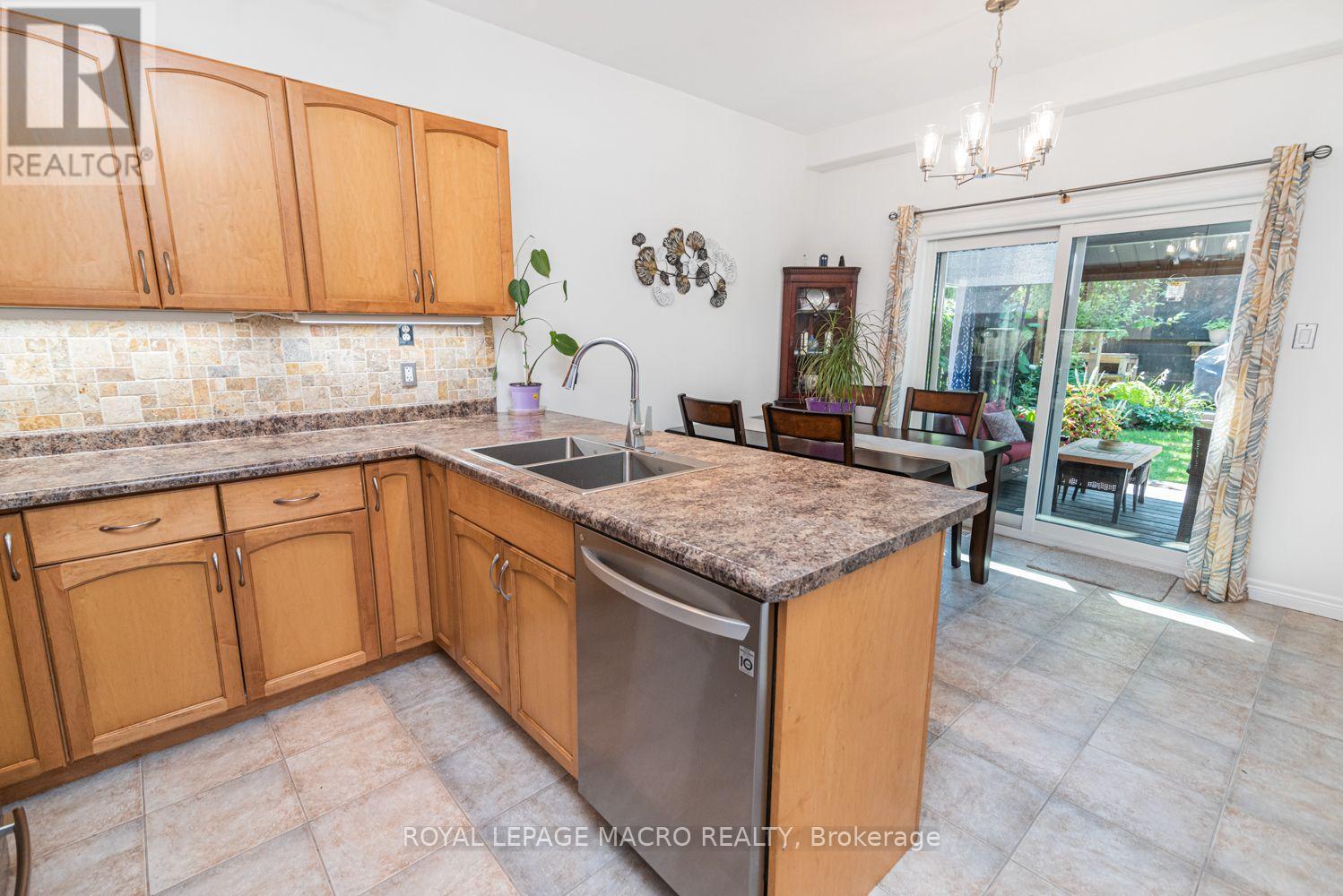 102 Willow Lane Property Photo 13