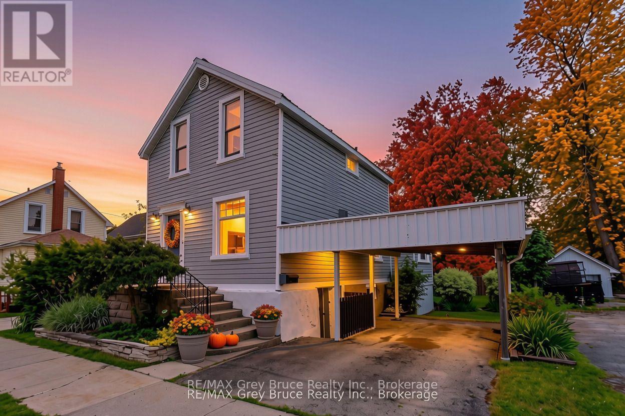 1591 5th Avenue W Property Photo 1