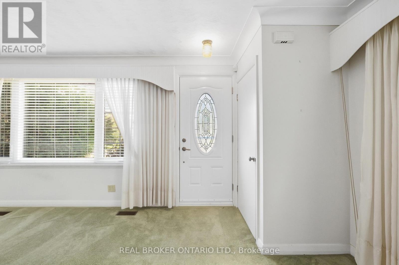 8 Hill Place Property Photo 5