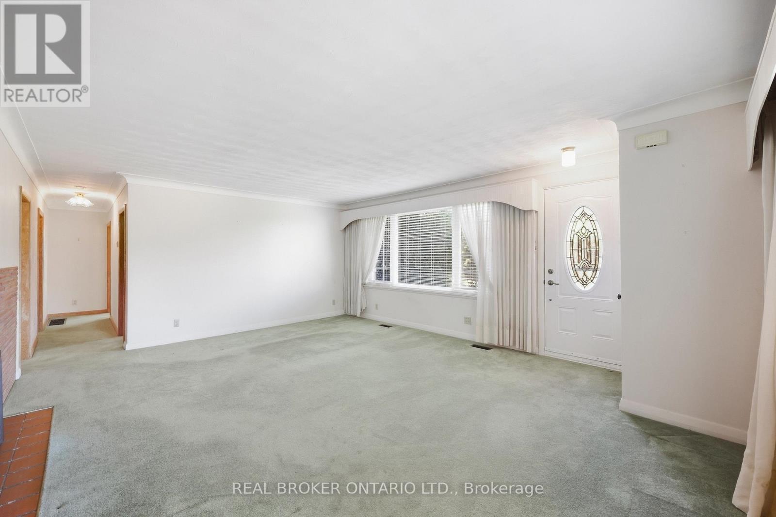 8 Hill Place Property Photo 6
